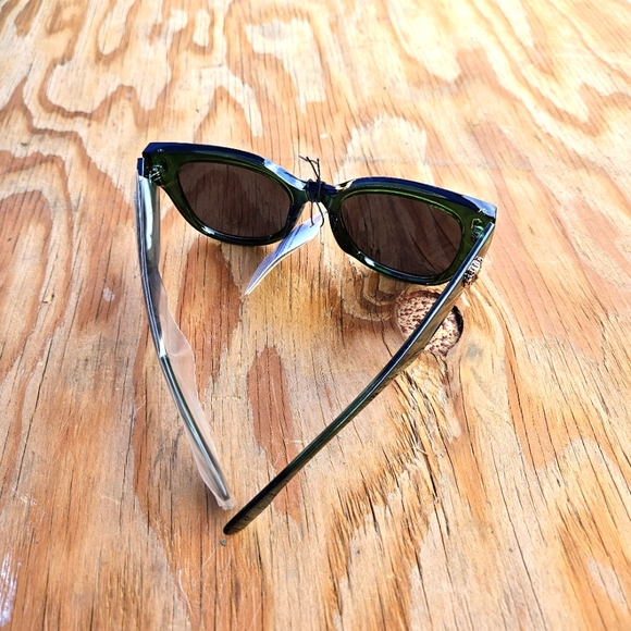 Kleo Stylish Black Sunglasses - Picture 8 of 16